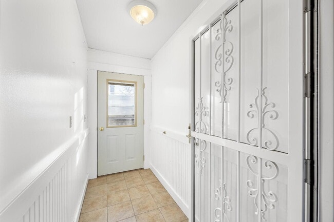 Building Photo - Comfort, Character & Extra Space