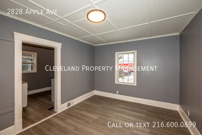 Building Photo - 2828 Apple Ave