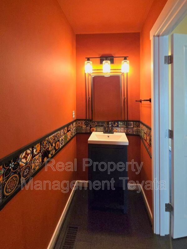 Building Photo - 4716 Parker St