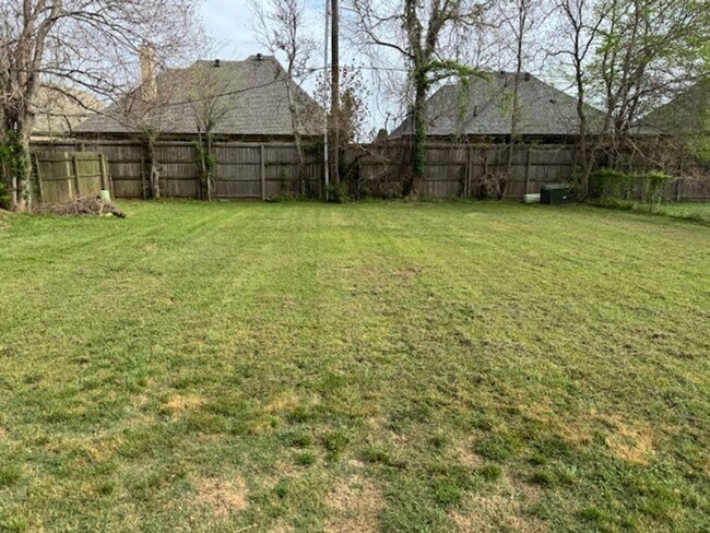 Building Photo - 5331 Lauri Ln