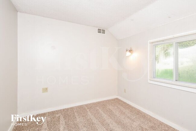 Building Photo - 3960 Hillside Ln