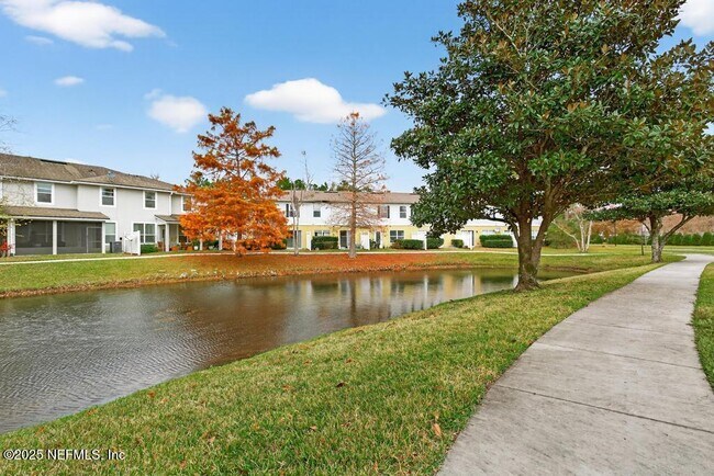 Building Photo - 411 Walnut Dr