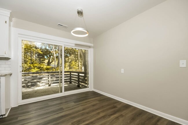 Building Photo - 3 bed / 2 bath ~ West Ashley Area, Move-in...