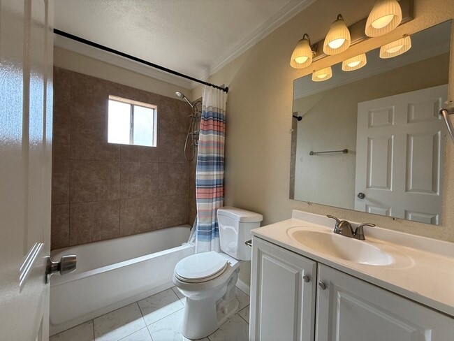 Building Photo - 1220 Browning Dr