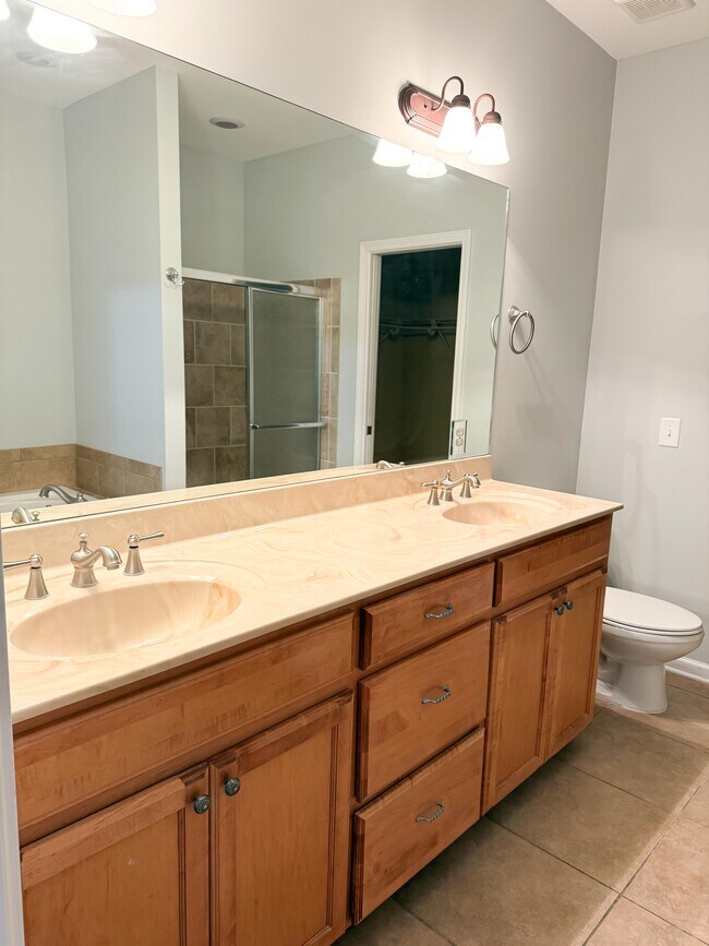 Building Photo - 114 Cottage Ave