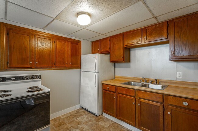 Building Photo - 321-325 Pine Ridge Road