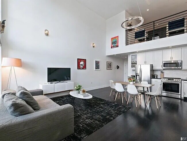 Building Photo - "Spacious 1-Bedroom Sanctuary in Vibrant San Francisco – 949 Sq Ft of Comfort & Style!"