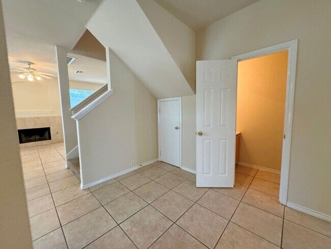 Building Photo - 251A Utterback