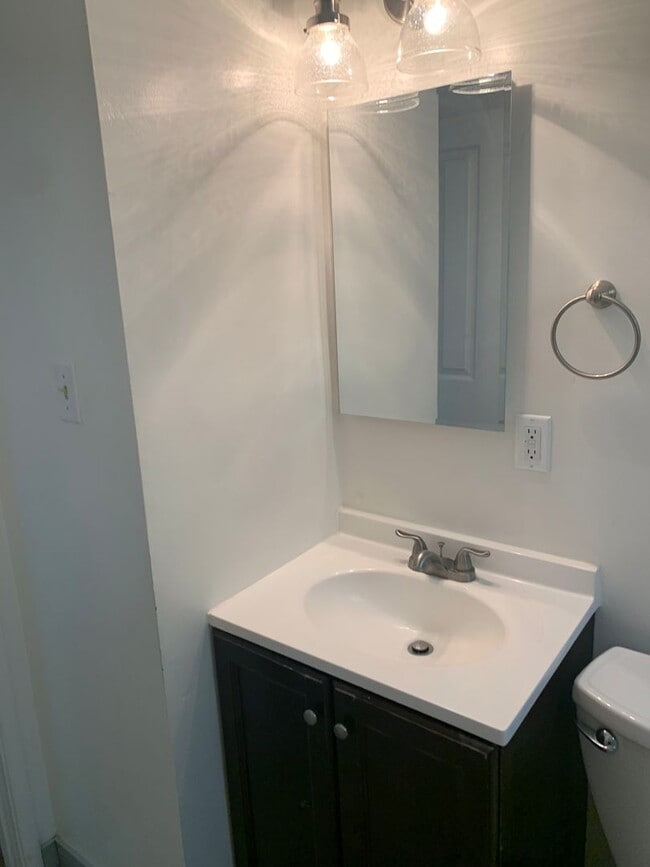 Building Photo - Updated 3-Bedroom Home Near Chestnut Park-$500 Off First Month's Rent