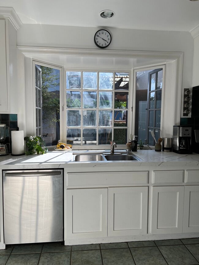 Building Photo - 9639 Farragut Dr