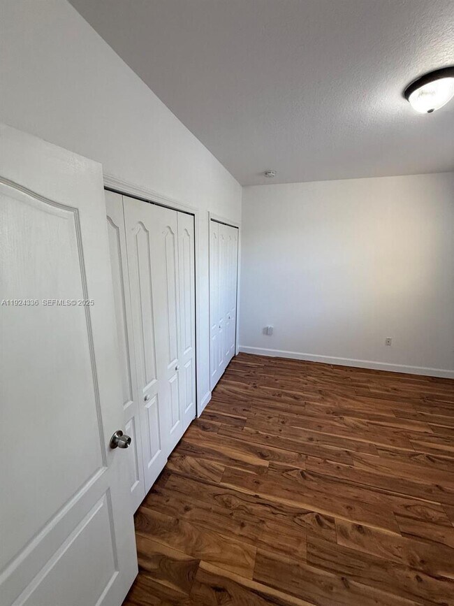 Building Photo - 5543 NW 112th Pl