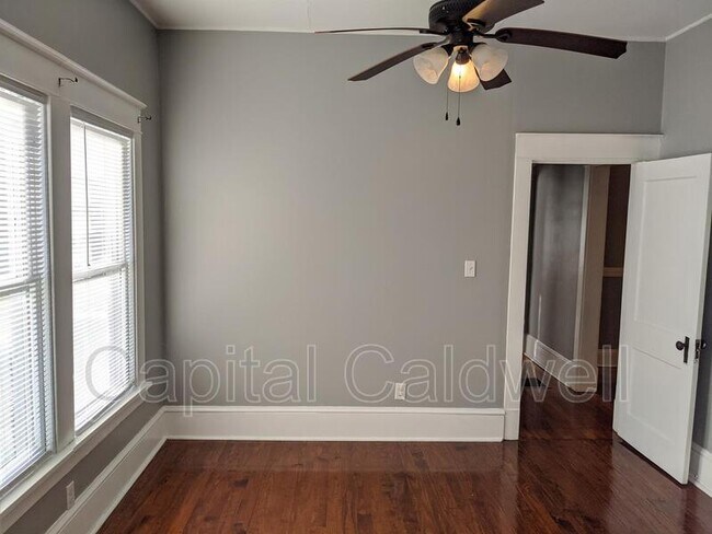 Building Photo - 304 E Hanna Ave