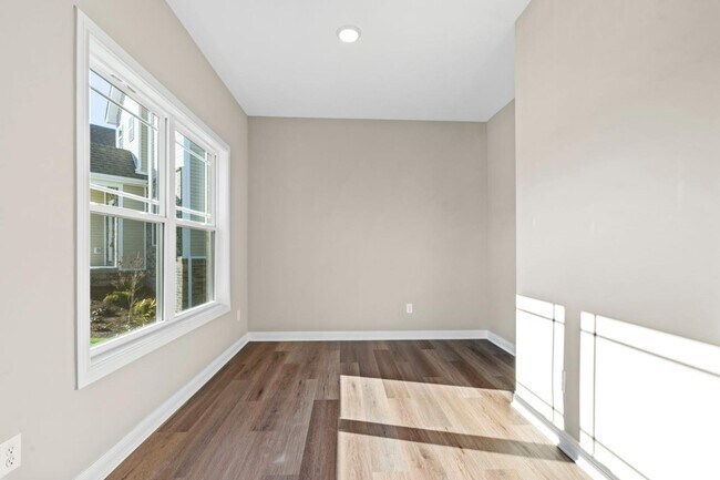 Building Photo - 933 Camden Ct