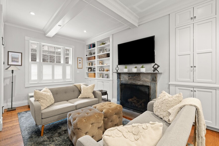 Building Photo - 7 Acorn St