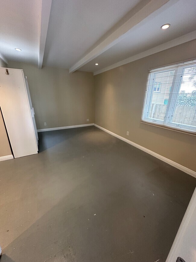 Building Photo - 222 Gull St