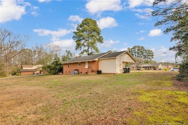 Building Photo - 409 College Dr