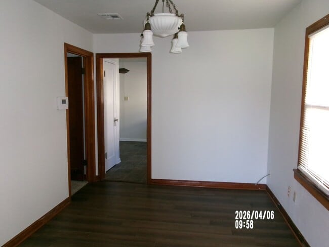 Building Photo - 2112 SW A Ave