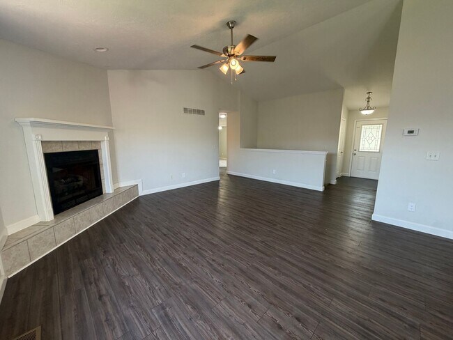 Building Photo - 135 Lyle Curtis Cir