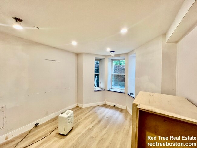 Building Photo - 1607 Tremont St
