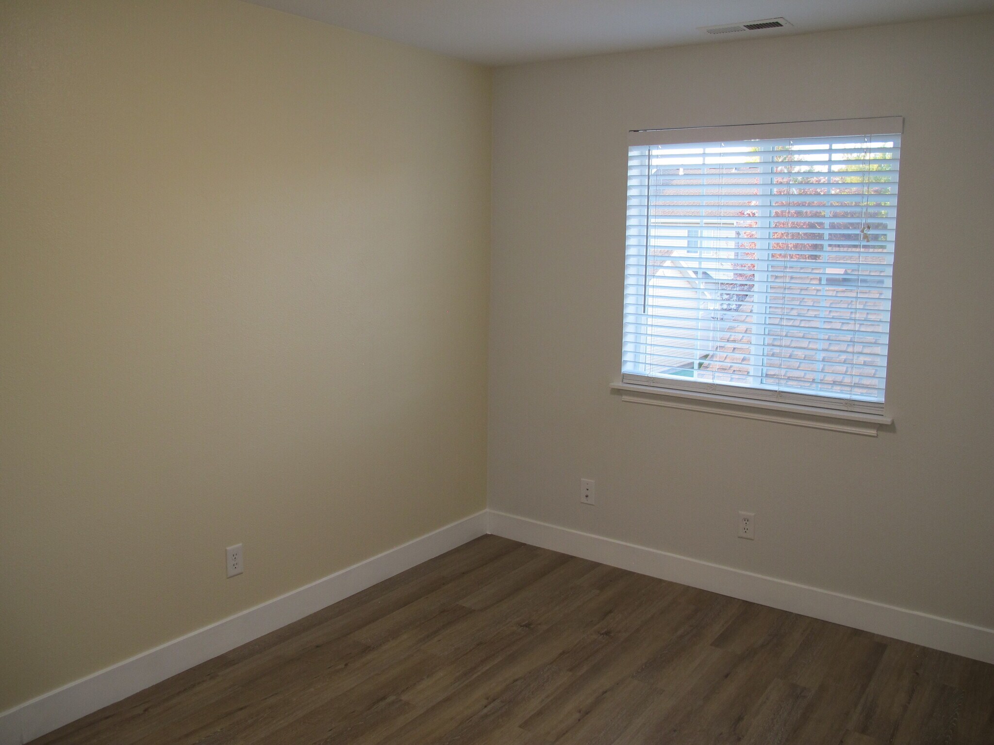 3nd bedroom - 877 Capital Ave