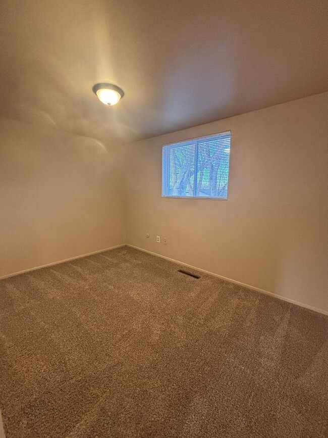 Building Photo - 3 Bed / 1 Bath Near I-25 and S. Academy - ...