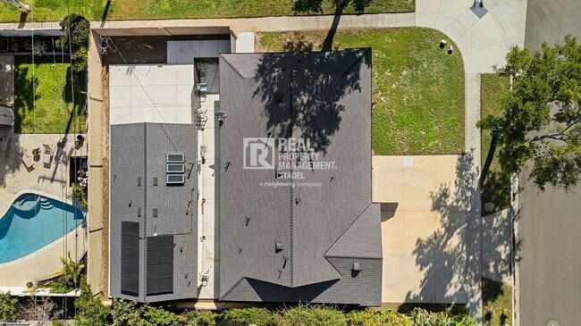 Building Photo - 996 S Siet Pl