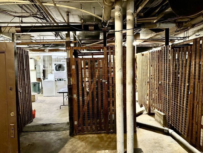 Building Photo - 48 Strathmore Rd