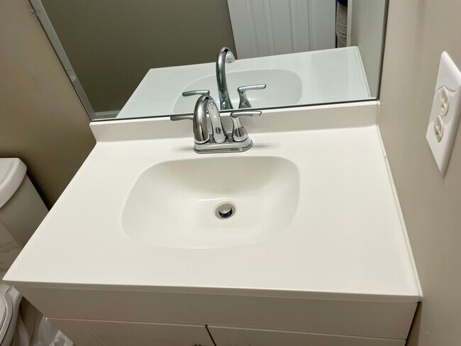 Building Photo - 425 Lexington Heights