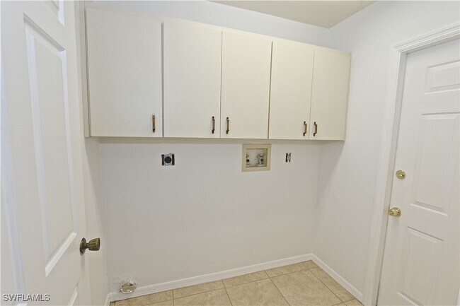 Building Photo - 5461 Boxwood Way