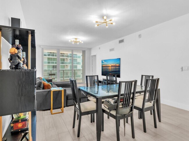 Building Photo - 488 NE 18th St