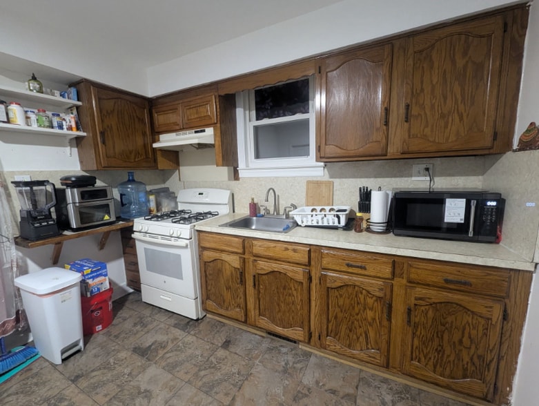 Building Photo - 217 John St