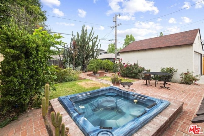 Building Photo - 4753 Saloma Ave