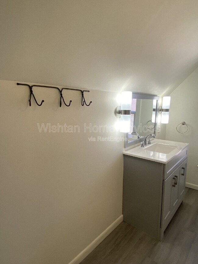 Building Photo - 224 N Ward St