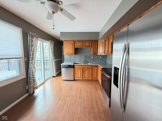 Building Photo - 911 Sunset Dr