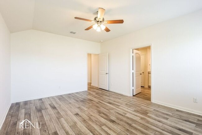 Building Photo - 2827 Praline Ferry