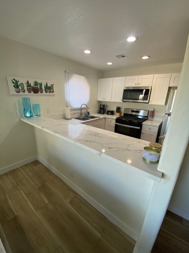 Building Photo - 5028 S Rainbow Blvd