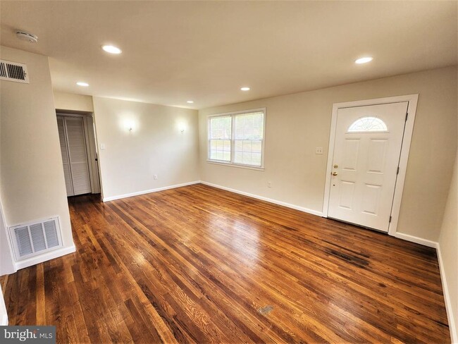 Building Photo - 2616 Kirtland Ave