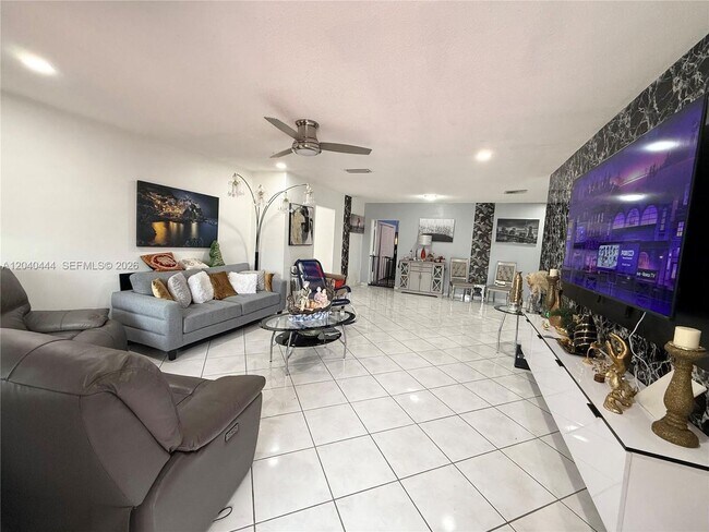 Building Photo - 8600 NW 57th Ct