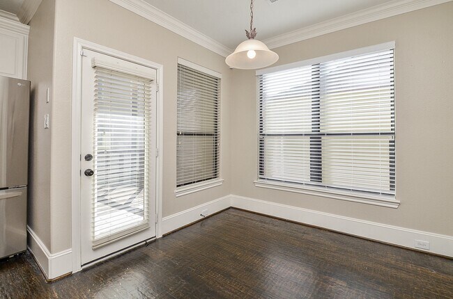 Building Photo - 1307 Studer St