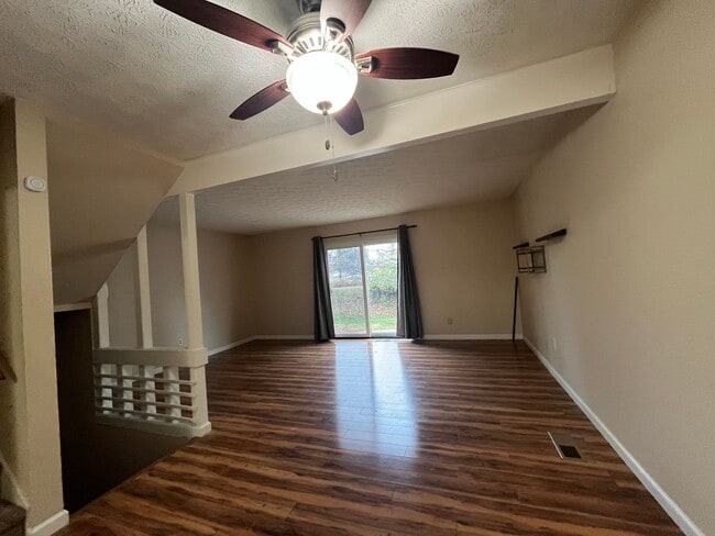 Building Photo - Two bedroom in Edwardsville