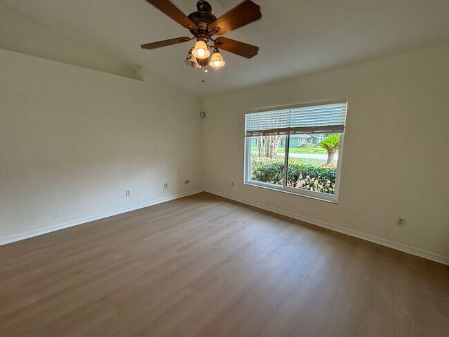 Building Photo - Emerald Point - Southwest Ocala | 3/2 1577 sqft