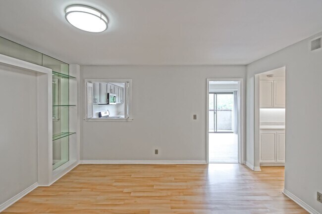 Building Photo - PRIME POOLFRONT LOCATION & CLOSE TO MAIN GATE! BRIGHT & SPACIOUS, END-UNIT POOLFRONT TOWNHOUSE W/...