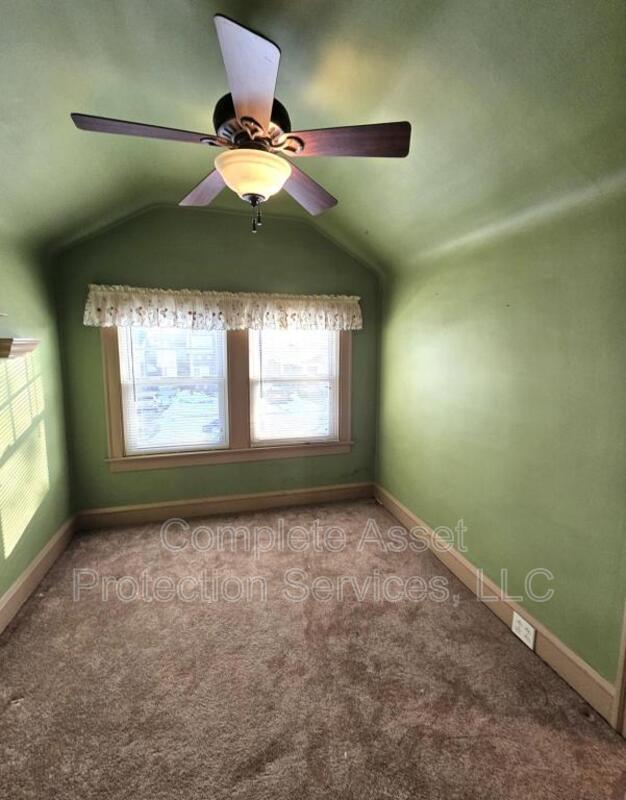 Building Photo - 1726 Davis Ave