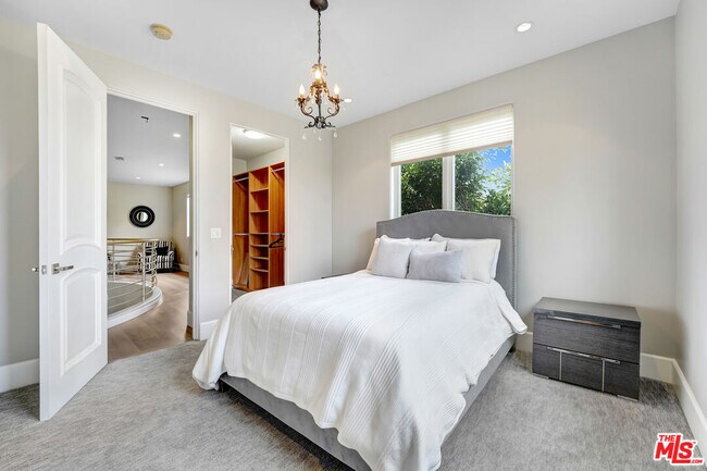 Building Photo - 841 N Crescent Heights Blvd