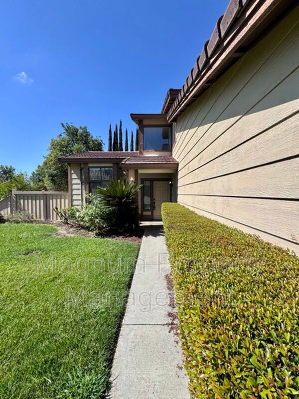 Building Photo - 41701 Riesling Ct