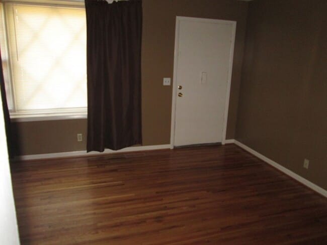 Building Photo - One level living!