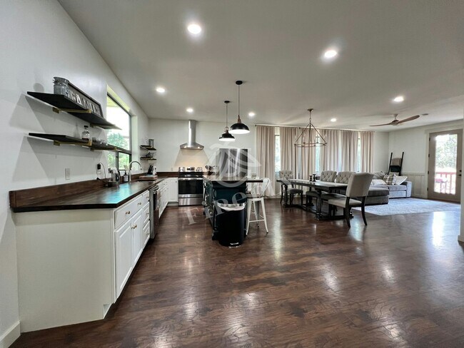Building Photo - 3425 Ponderosa Lp