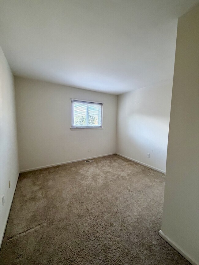Building Photo - 305 W Cadbury Dr