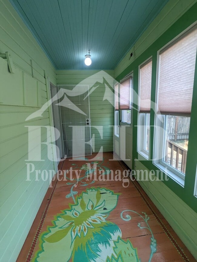 Building Photo - Charming 3-Bedroom Bremerton Home