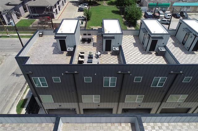 Building Photo - 1423 N Carroll Ave